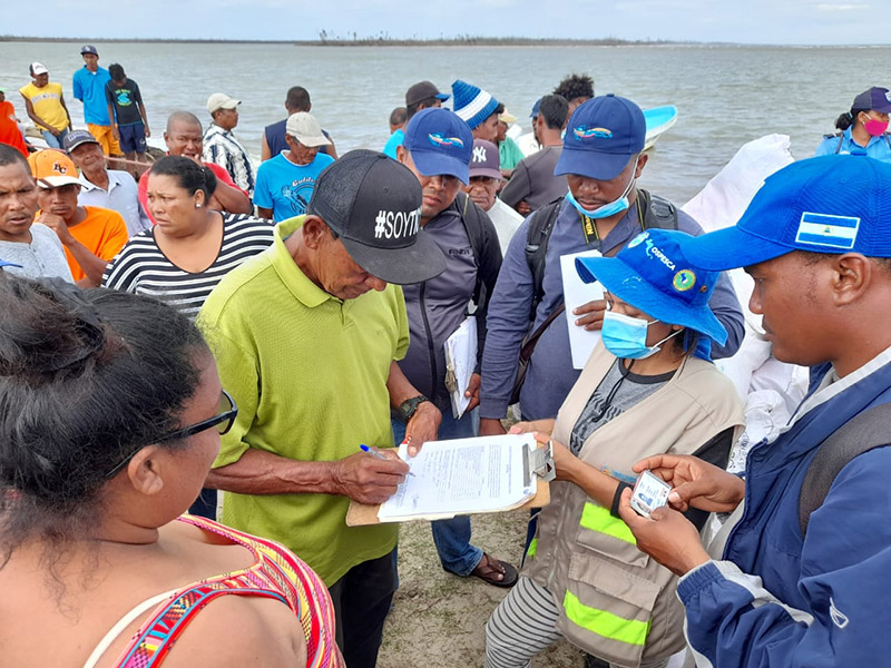 pescadores-reciben-bono-de-pesca-costa-caribe